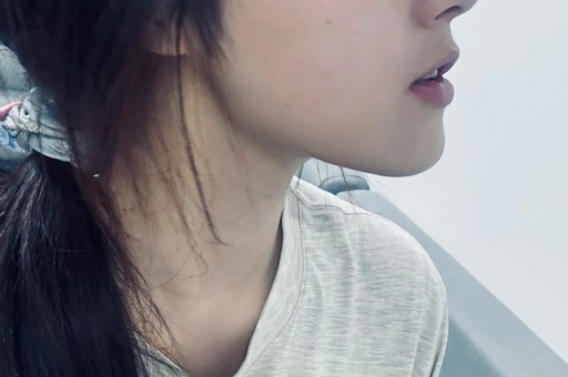 出圈名场面！51岁何润东身披25斤重铠甲亮相苏超“霸王”buff加满