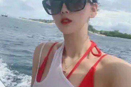 21岁拍30岁被出轨38岁嫁大佬如今50岁没孩子被宠成宝